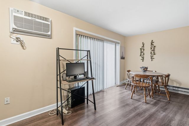 9725 S Keeler Avenue 6-209, Oak Lawn, IL 60453