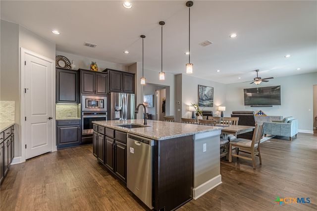 112 Laughing Pear Drive, San Marcos, TX 78666