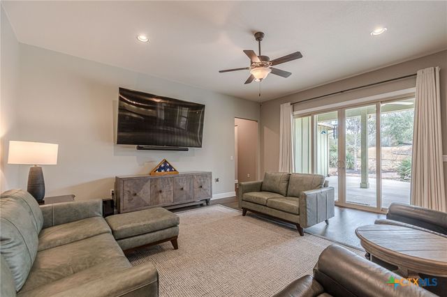112 Laughing Pear Drive, San Marcos, TX 78666