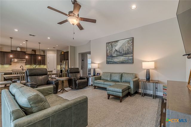 112 Laughing Pear Drive, San Marcos, TX 78666