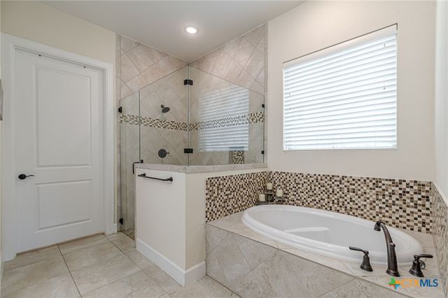 112 Laughing Pear Drive, San Marcos, TX 78666