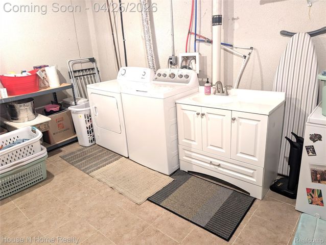37816 Baywood Drive, Farmington Hills, MI 48335