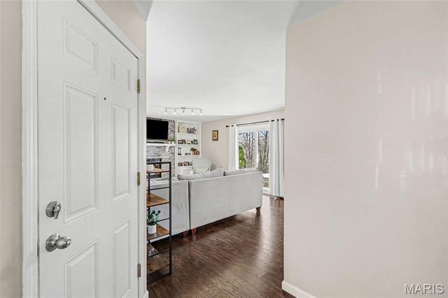 4200 Meadowgreen Trails Drive, St Louis, MO 63129