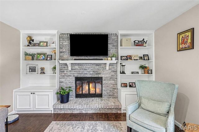 4200 Meadowgreen Trails Drive, St Louis, MO 63129