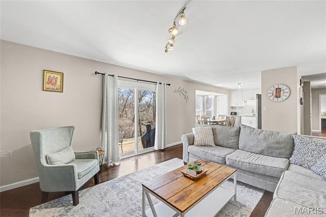4200 Meadowgreen Trails Drive, St Louis, MO 63129