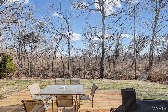 4200 Meadowgreen Trails Drive, St Louis, MO 63129