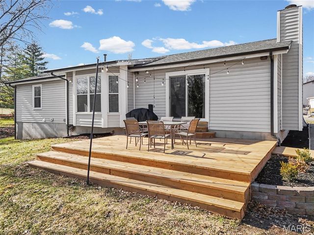 4200 Meadowgreen Trails Drive, St Louis, MO 63129