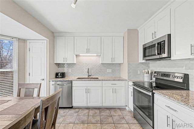 4200 Meadowgreen Trails Drive, St Louis, MO 63129