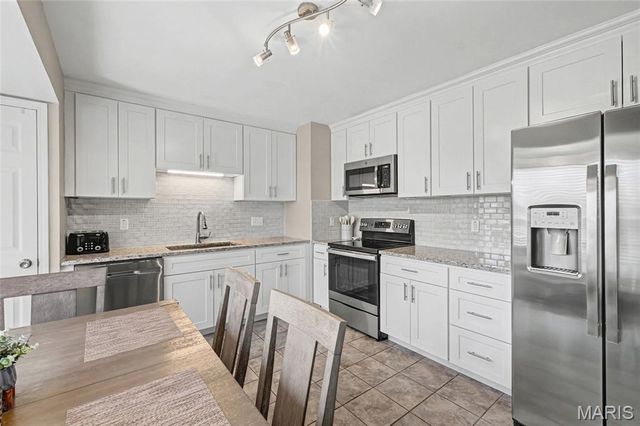 4200 Meadowgreen Trails Drive, St Louis, MO 63129
