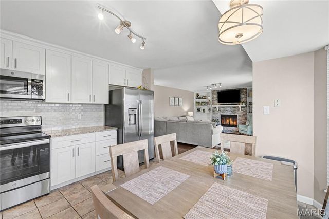 4200 Meadowgreen Trails Drive, St Louis, MO 63129