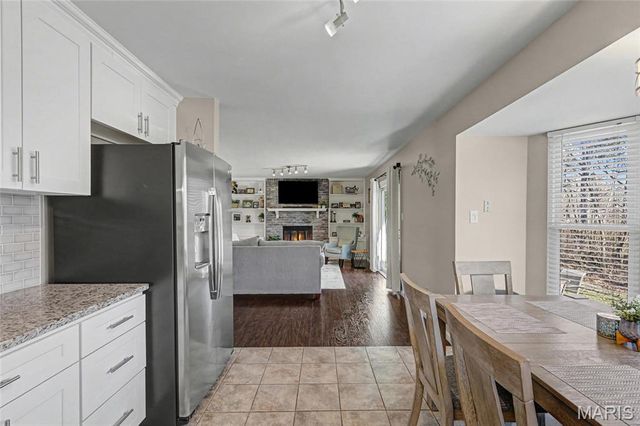 4200 Meadowgreen Trails Drive, St Louis, MO 63129