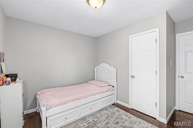 4200 Meadowgreen Trails Drive, St Louis, MO 63129