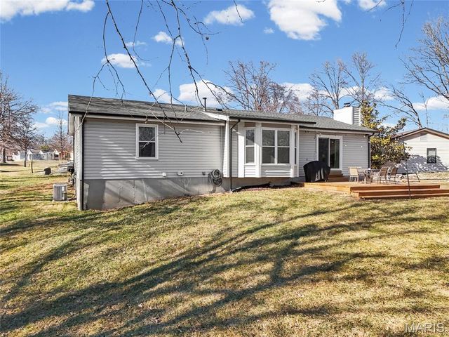 4200 Meadowgreen Trails Drive, St Louis, MO 63129