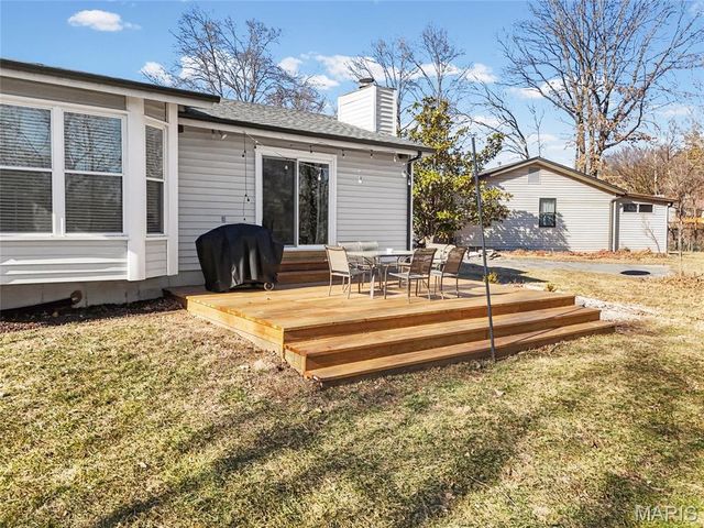 4200 Meadowgreen Trails Drive, St Louis, MO 63129