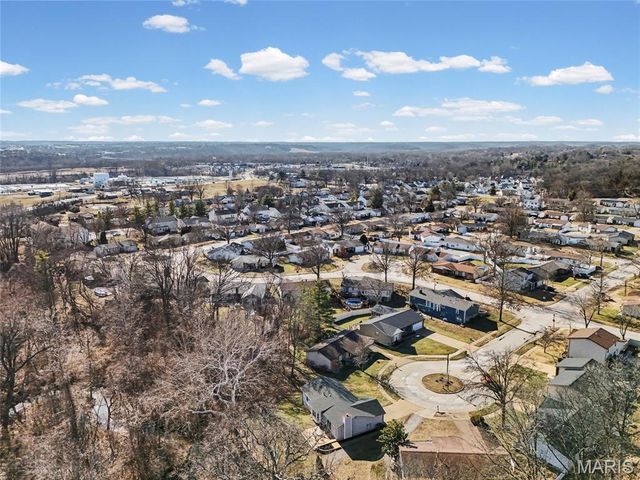 4200 Meadowgreen Trails Drive, St Louis, MO 63129