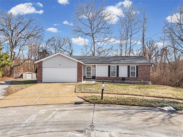 4200 Meadowgreen Trails Drive, St Louis, MO 63129