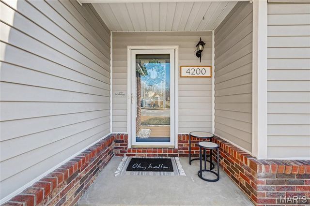 4200 Meadowgreen Trails Drive, St Louis, MO 63129