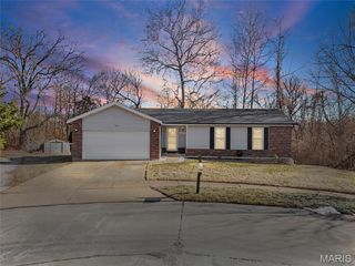 4200 Meadowgreen Trails Drive, St Louis, MO 63129