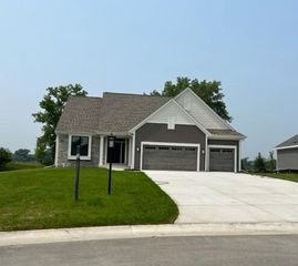 W251N2367 Valleyview CIRCLE, Pewaukee, WI 53072