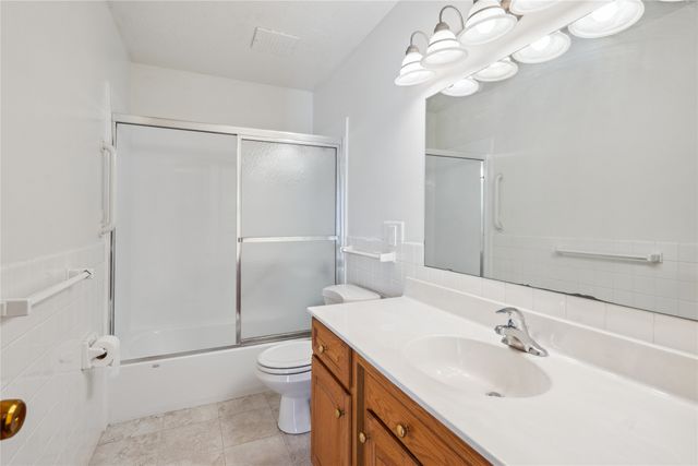 4225 Grand Avenue 8, Des Moines, IA 50312