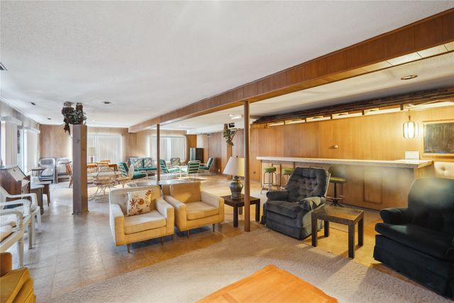4225 Grand Avenue 8, Des Moines, IA 50312