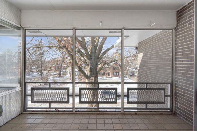 4225 Grand Avenue 8, Des Moines, IA 50312