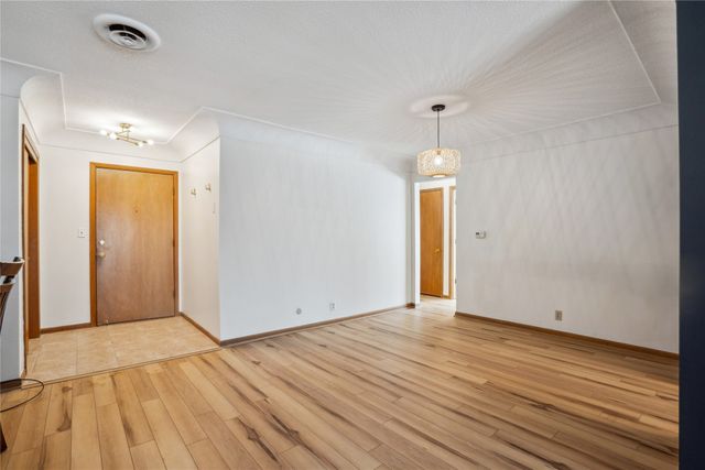 4225 Grand Avenue 8, Des Moines, IA 50312