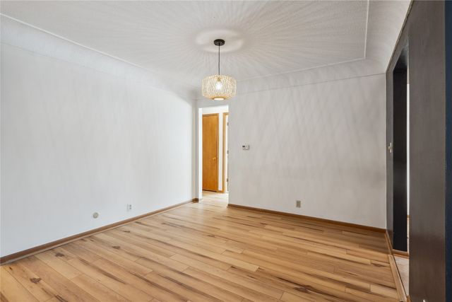 4225 Grand Avenue 8, Des Moines, IA 50312