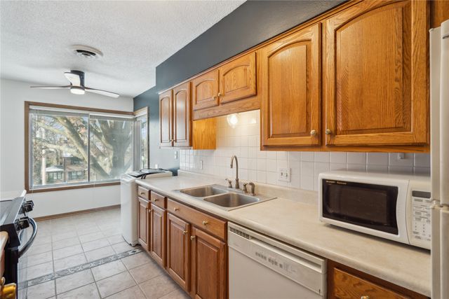 4225 Grand Avenue 8, Des Moines, IA 50312