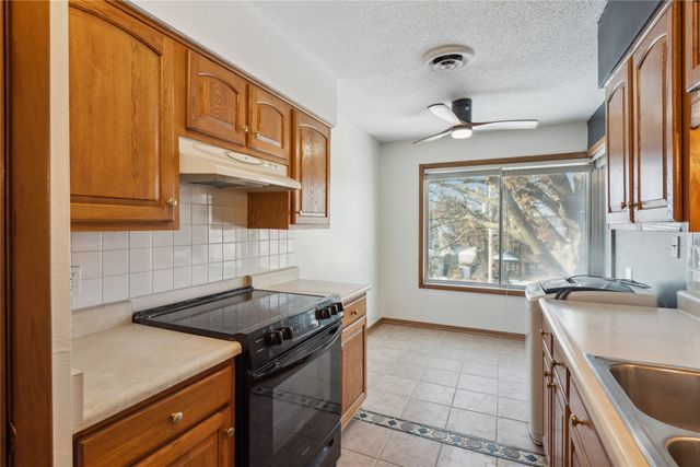 4225 Grand Avenue 8, Des Moines, IA 50312