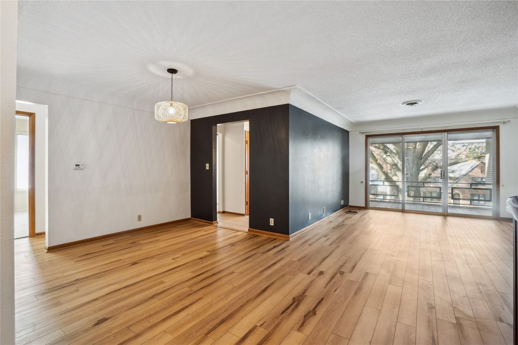 4225 Grand Avenue 8, Des Moines, IA 50312