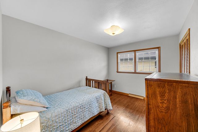 351 S Wabash Street, Hobart, IN 46342