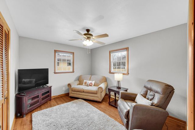 351 S Wabash Street, Hobart, IN 46342