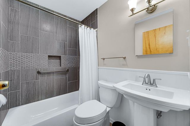 351 S Wabash Street, Hobart, IN 46342