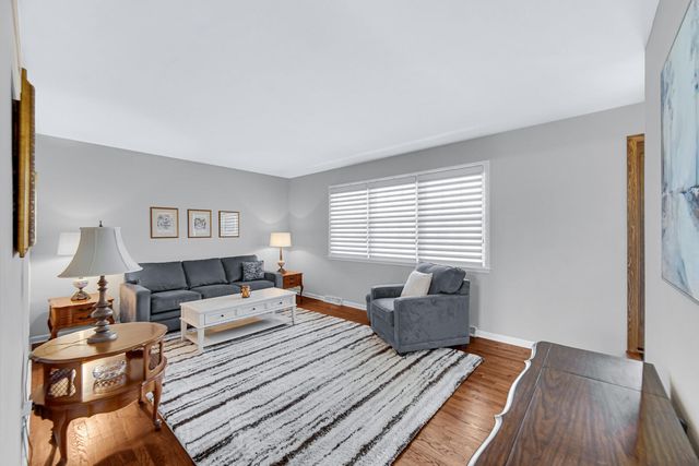 351 S Wabash Street, Hobart, IN 46342