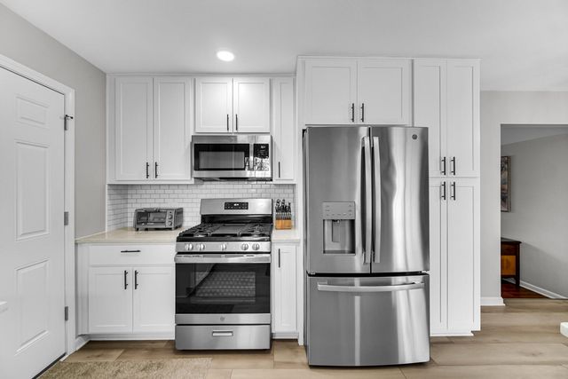 351 S Wabash Street, Hobart, IN 46342