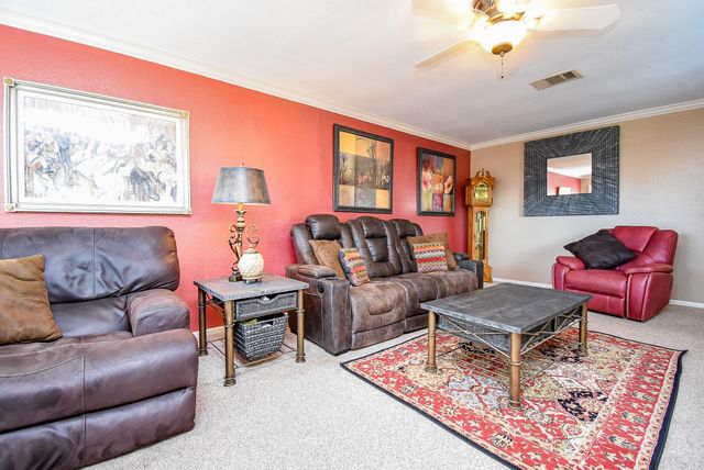 1730 Avenue C F, El Campo, TX 77437