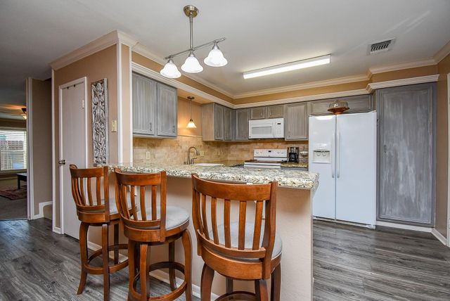 1730 Avenue C F, El Campo, TX 77437