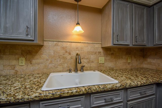 1730 Avenue C F, El Campo, TX 77437