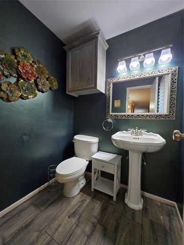 1730 Avenue C F, El Campo, TX 77437