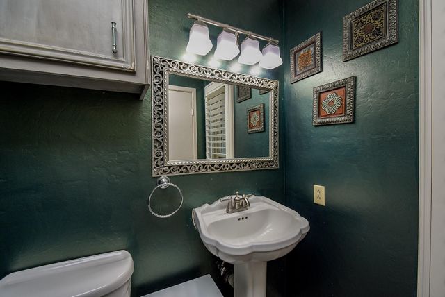 1730 Avenue C F, El Campo, TX 77437