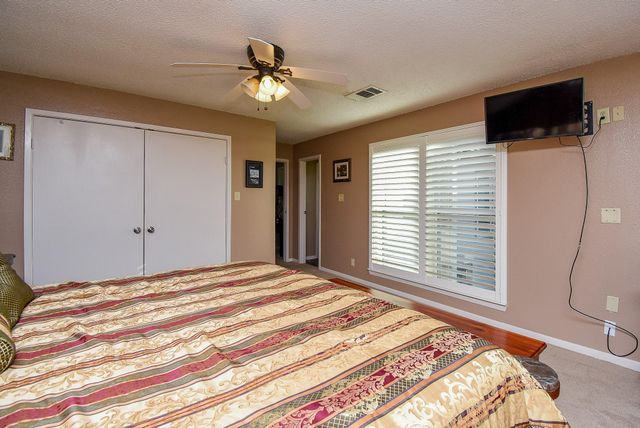 1730 Avenue C F, El Campo, TX 77437