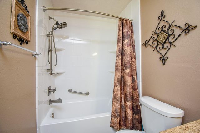 1730 Avenue C F, El Campo, TX 77437