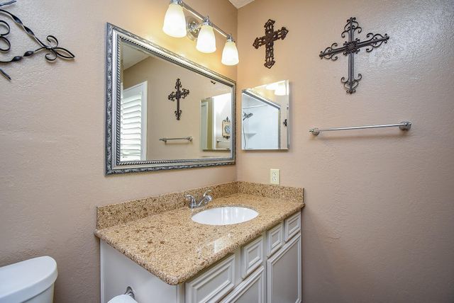 1730 Avenue C F, El Campo, TX 77437