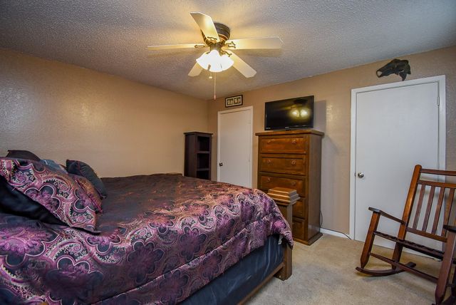 1730 Avenue C F, El Campo, TX 77437