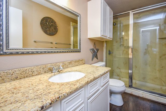 1730 Avenue C F, El Campo, TX 77437