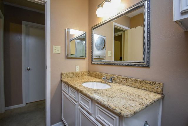 1730 Avenue C F, El Campo, TX 77437