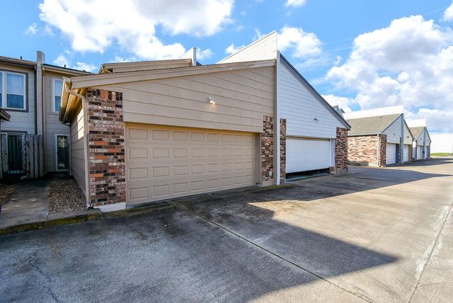 1730 Avenue C F, El Campo, TX 77437