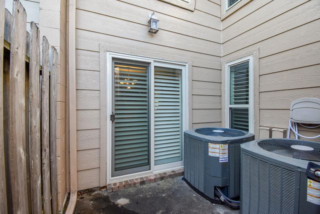 1730 Avenue C F, El Campo, TX 77437