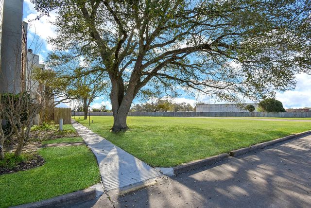 1730 Avenue C F, El Campo, TX 77437